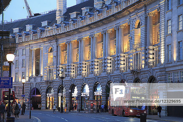Großbritannien  England  London  Regent Street  Geschäfte  Architektur