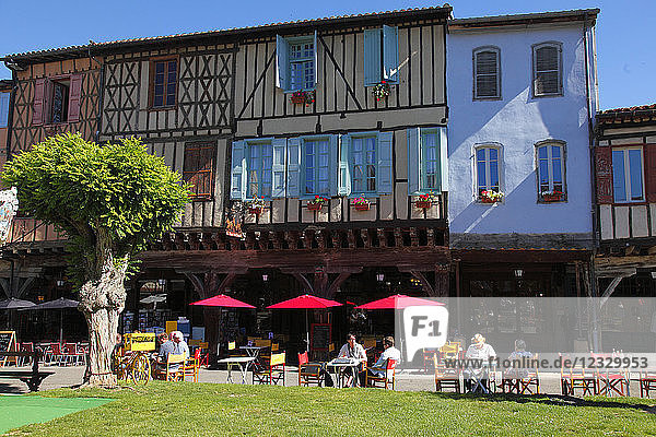 Frankreich  Okzitanien  Ariege (09)  Mirepoix  mittelalterliches Dorf  Hauptplatz oder Konsulnplatz