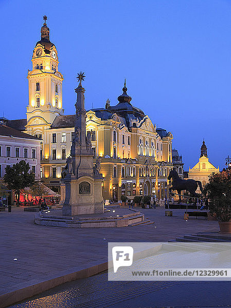 Ungarn  Pecs  Szechenyi ter  Rathaus