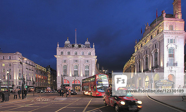 Vereinigtes Königreich  England  London  Piccadilly Circus  bei Nacht