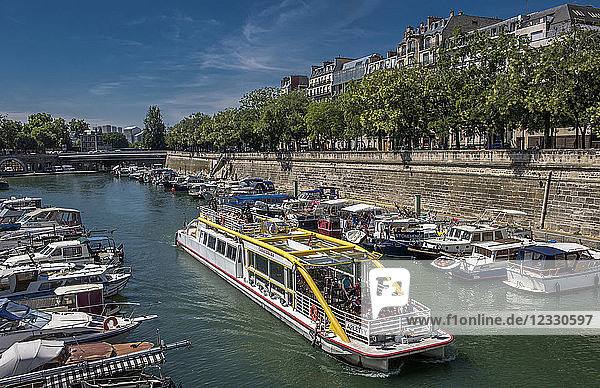Frankreich  Paris  Place de la Bastille  touristisches Flussschiff im Hafen von Arsenal