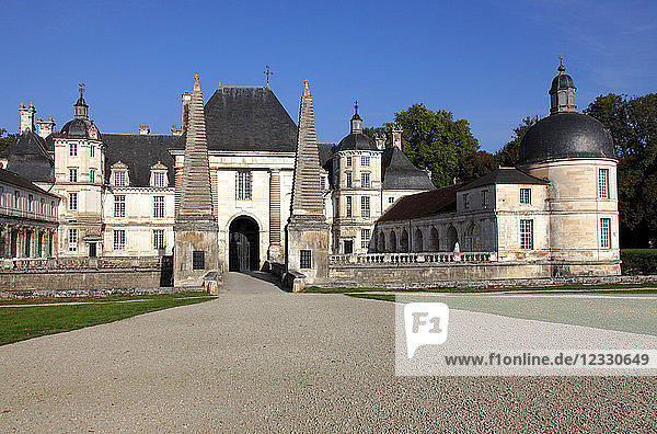 Frankreich  Bourgogne Franche Comte  Departement Yonne (89)Tanlay  Schloss Tanlay