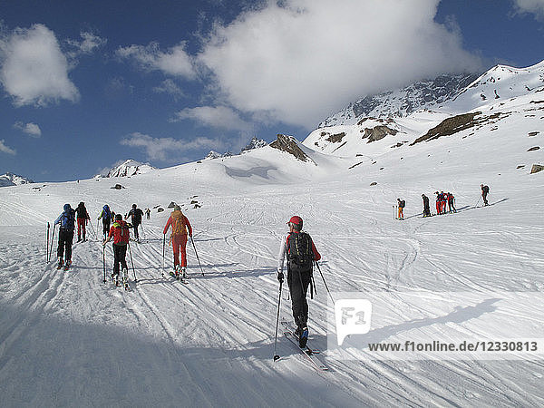 AUSTRIA  Tyrol  Silvretta mountain range  cross-country skiers are leaving the Heidelberger hut