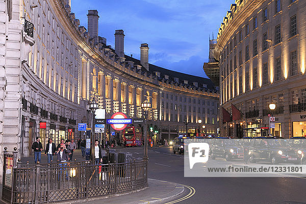 Großbritannien  England  London  Regent Street  Architektur  Verkehr