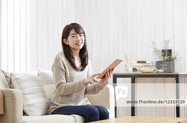 Japanese woman buying online