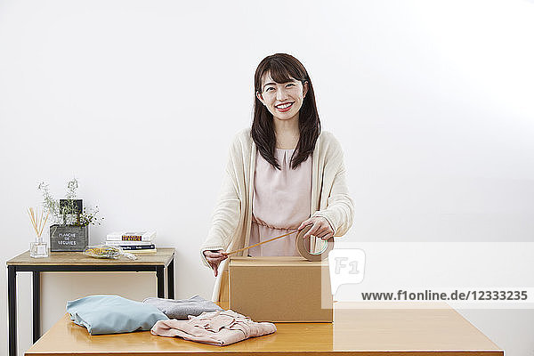 Japanese woman selling online