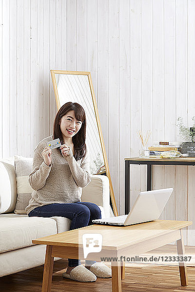 Japanese woman buying online