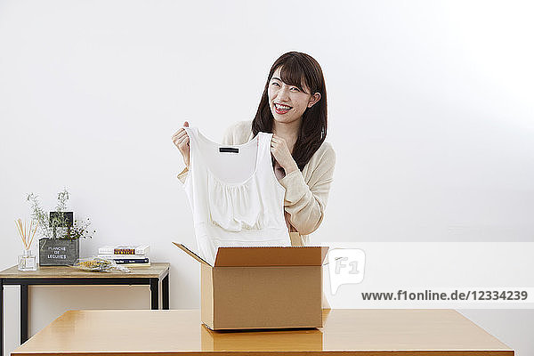 Japanese woman selling online