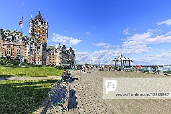 Seaside promenade Dufferin Terrace with Château Frontenac  St. Lawrence River  Québec  Québec Province  Canada  North America