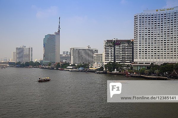 Hochhäuser am Fluss Chao Praya  Bangkok  Thailand  Asien