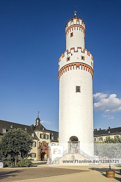 Medieval donjon  White Tower  courtyard  Landgrave's castle  Bad Homburg vor der Höhe  Hesse  Germany  Europe