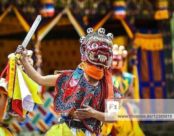 Tänzer beim Maskentanz religiöses Tsechu Klosterfest Gasa Tshechu Festival Gasa Distrikt Himalaya-Region Königreich Bhutan