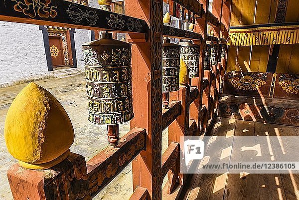 Gebetsmühlen in Klosterfestung Trongsa Dzong Trongsa Himalaja-Region Bhutan Asien