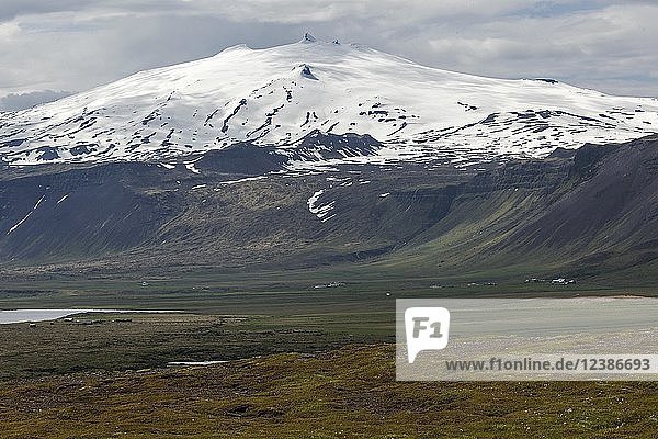 View of Snæfell Volcano with Snæfellsjökul Glacier  Snæfellsnes Peninsula  West Iceland  Iceland  Europe
