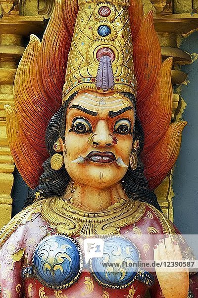Bunte Figur im Hindu-Tempel  Sri Muthumariamman  Matale  Zentralprovinz  Sri Lanka  Asien