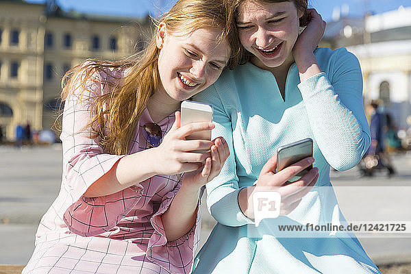 Russia  Moscow  teenage girls with smartphones in the city