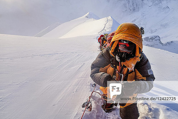 Nepal  Solo Khumbu  Everest  Sagamartha National Park  Roped team ascending  wearing oxigen masks