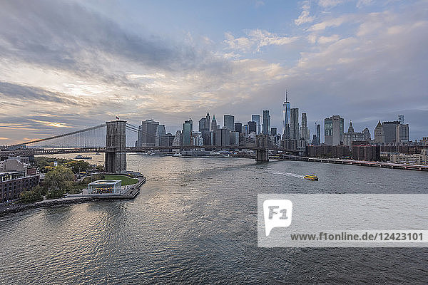 USA  New York City  Manhattan  Brooklyn  cityscape with Brooklyn Bridge