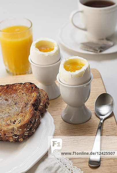 Gekochte Eier und Toast