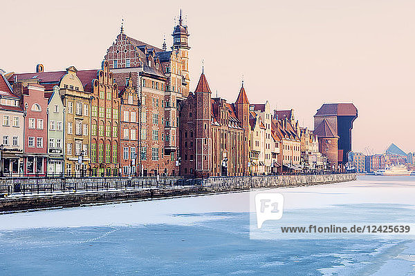 Poland  Pomerania  Gdansk  Frozen Vistula river and historic crane
