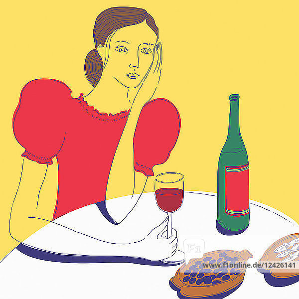 Frau trinkt Rotwein und isst Tapas