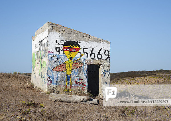 Steinhütte mit Graffiti  Portugal