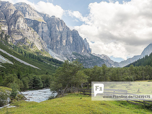 Mountain scene in the Alps of the Pinnis Valley  Stubai  Tyrol  Austria  Europe