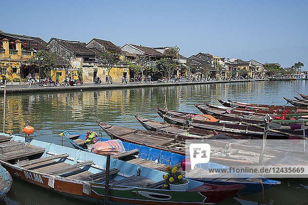 Rowboats along the Thu Bon River in Hoi An  Quang Nam Province  Vietnam  Indochina  Southeast Asia  Asia