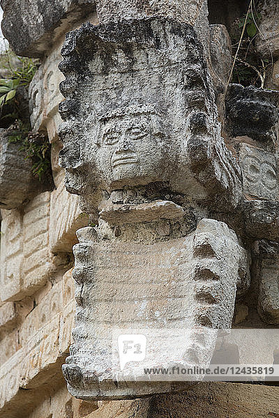 Schlangenmaul,  mit menschlicher Maske,  Palast,  archäologische Stätte Labna,  Maya-Ruinen,  Puuc-Stil,  Yucatan,  Mexiko,  Nordamerika