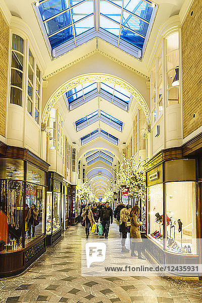 Burlington Arcade  Piccadilly  London  England  Vereinigtes Königreich  Europa