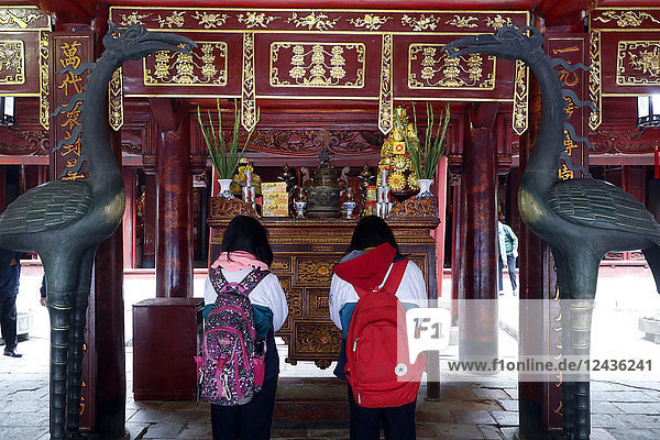 Konfuzius-Altar  Literaturtempel  ein konfuzianischer Tempel  ehemals ein Zentrum des Lernens in Hanoi  Vietnam  Indochina  Südostasien  Asien
