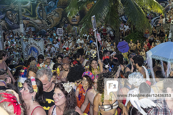 Die Straßenkarnevalstruppe Banda da Conceicao im Karneval von Rio de Janeiro  Rio de Janeiro  Brasilien  Südamerika
