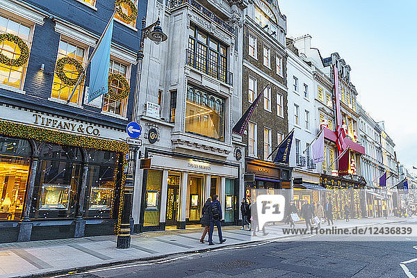 New Bond Street  eine der prestigeträchtigsten Einkaufsstraßen Londons  zur Weihnachtszeit  London  England  Vereinigtes Königreich  Europa