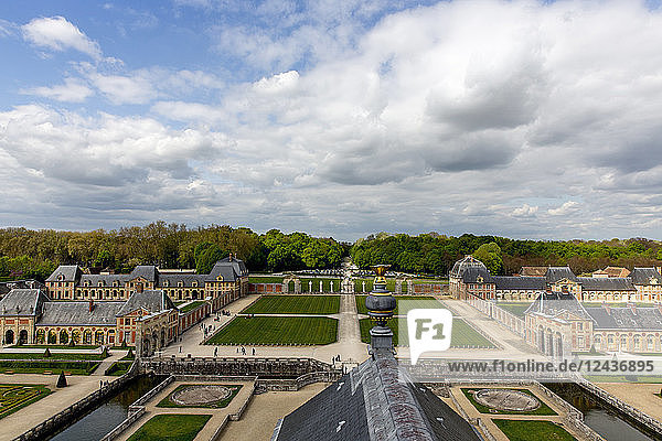 View from Vaux-le-Vicomte Chateau  Seine-et-Marne  France  Europe