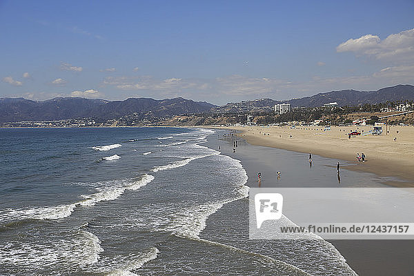 Beach  Santa Monica  Pacific Ocean  Malibu Mountains  Los Angeles  California  United States of America  North America