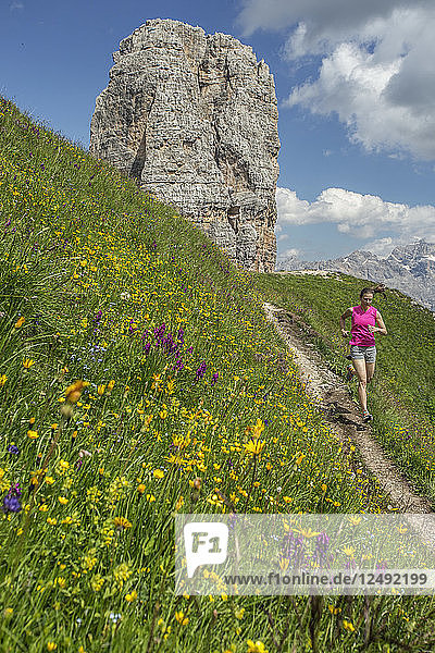 Trail Running rund um die Cinque Torre in den berühmten und wunderschönen Dolomiten.