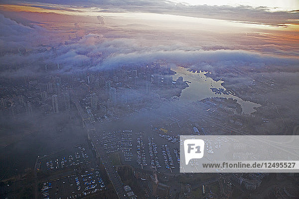 Eine Luftaufnahme der Skyline von Vancouver in British Columbia  Kanada