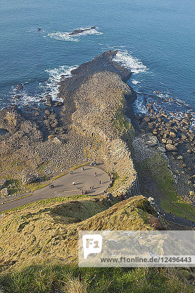 Hochformatige Ansicht des Giant's Causeway  Irland