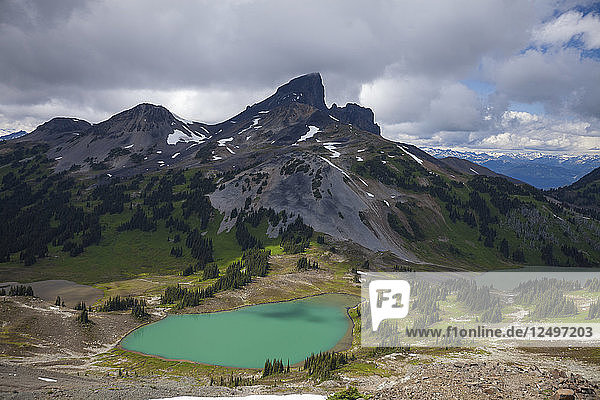 Black Tusk Mountain und Black Tusk Lake im Garibaldi Provincial Park  British Columbia  Kanada.