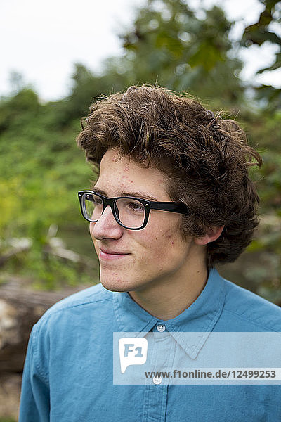 Porträt der High School männlich Senior Blick weg in Eugene  Oregon