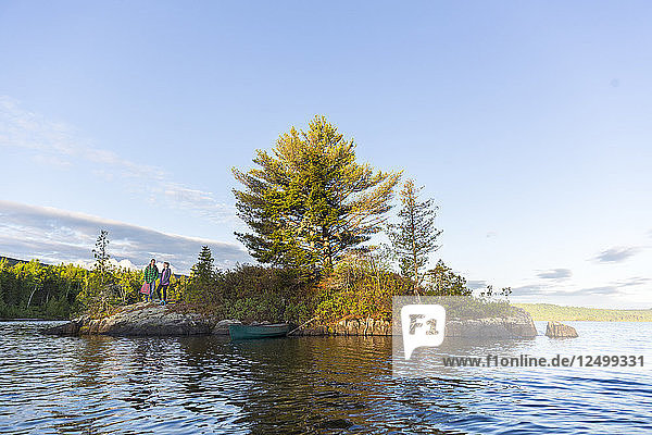 Eine Insel am Long Pond in den nördlichen Wäldern von Maine bei Greenville  Maine