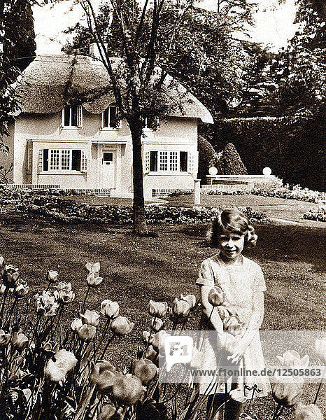 Prinzessin Elizabeth  zukünftige Königin Elizabeth II. von Großbritannien  Windsor  1930er Jahre. Künstler: Unbekannt