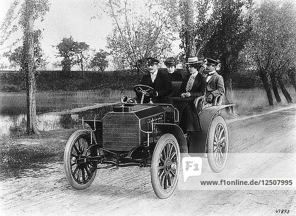 Mercedes 35-PS-Motorwagen  1901. Künstler: Unbekannt