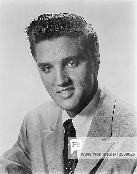 Elvis Presley  amerikanischer Sänger und Schauspieler  1956. Künstler: Unbekannt