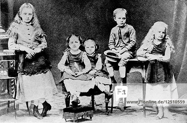 Kinder der Familie Sklodowski  Polen  um 1870-1875. Künstler: Unbekannt