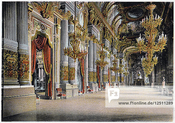 Eingang des Palais Garnier  Paris  um 1900. Künstler: Unbekannt