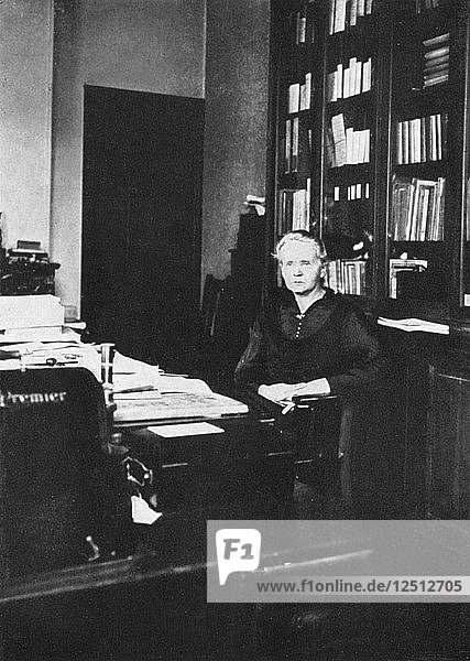Marie Curie  in Polen geborene französische Physikerin  1925. Künstlerin: Unbekannt