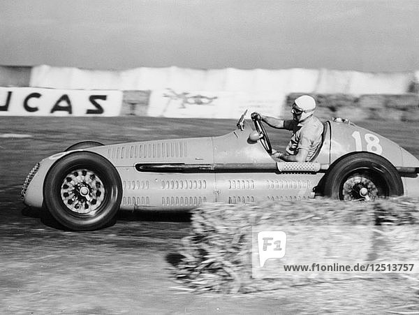 Luigi Villoresi winning the British Grand Prix  Silverstone  October 1948. Artist: Unknown