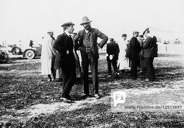 Louis Renault (links) und Edouard Michelin beim Großen Preis von Frankreich  Dieppe  1908. Künstler: Unbekannt