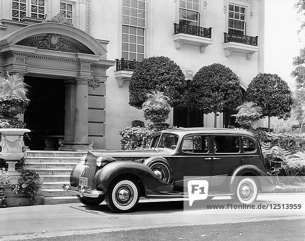 1938 Packard Super 8  (um 1938?). Künstler: Unbekannt